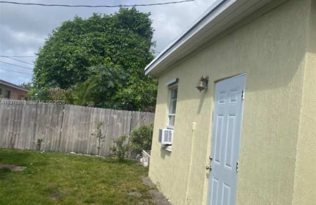 115 NE 192nd St photos photos