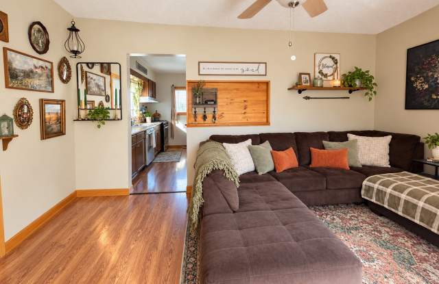 3 bed 1 bath single family home - pets welcome Gallery 3