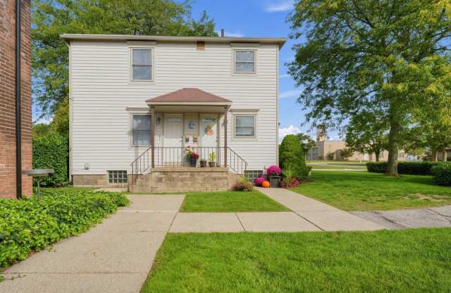 Charming 2BR Condo in Grand Haven Gallery 4