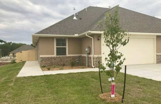 Beautiful 3 Bed 2 Bath Duplex!! photos photos