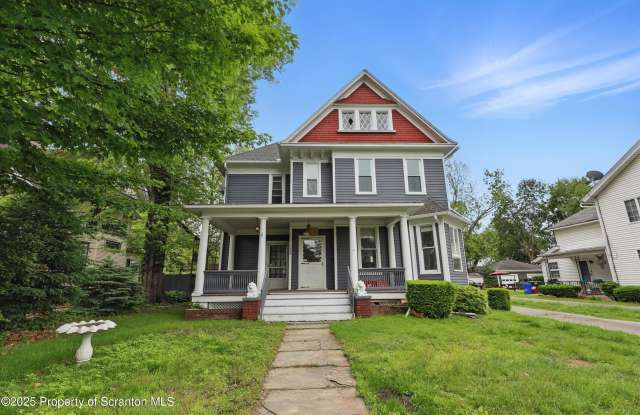 1638 Sanderson Avenue photos photos