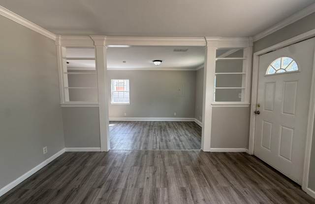 3 bedroom 1 bath available now! Gallery 4