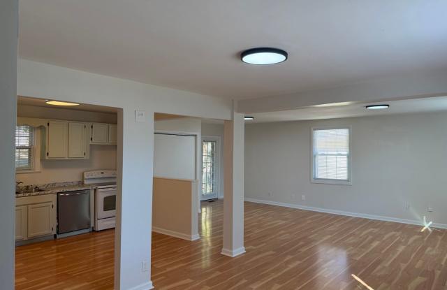 Charming 2-Bedroom Home in Desirable Woodbine Neighborhood Gallery 3