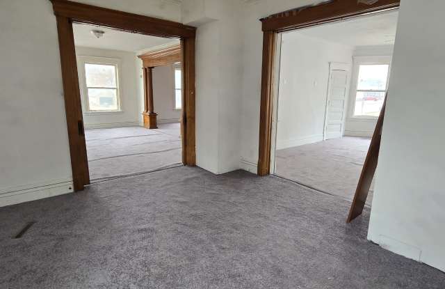 113 W Division St. #1 Gallery 4