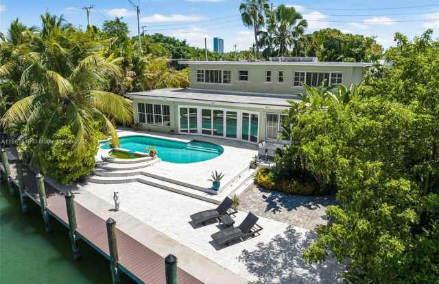 3180 N Bay Rd photos photos
