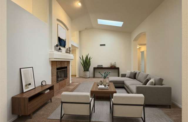 1135 E Cottonwood Lane Gallery 4