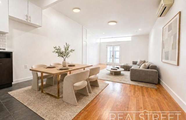 90-02 Queens Blvd photos photos