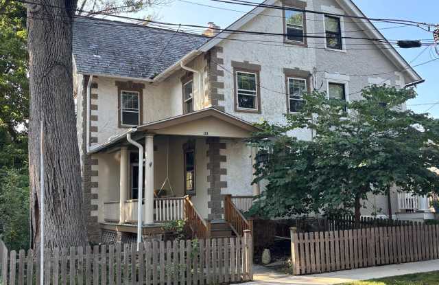 121 W OAKLAND Avenue photos photos