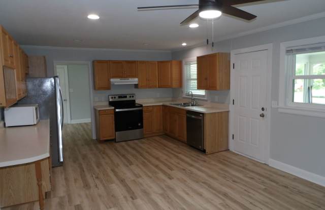 3Bd/2BA Brick Ranch Home photos photos