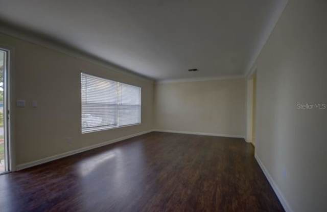 2012 JEFFORDS STREET Gallery 4