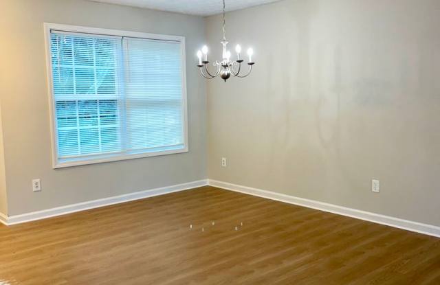 Centrally Located 4 Bed/3 Bath Home w/ Recent Updates! Gallery 4