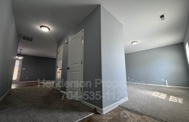 9025 Sharpes Cir Gallery 2