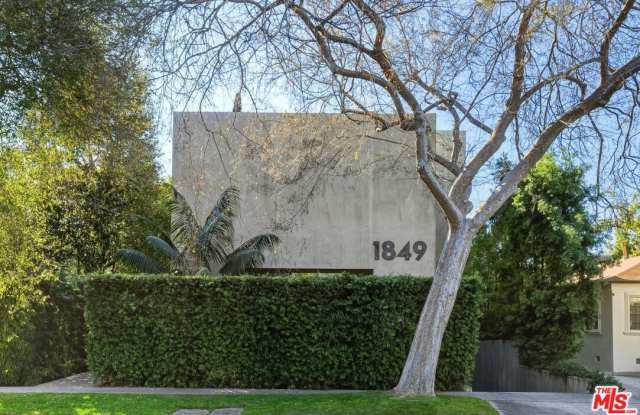 1849 FOX HILLS Dr unit: Dos photos photos