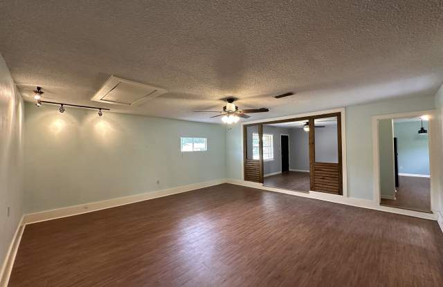 11 Camelia Drive Gallery 4
