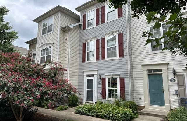 21759 DRAGONS GREEN SQ photos photos