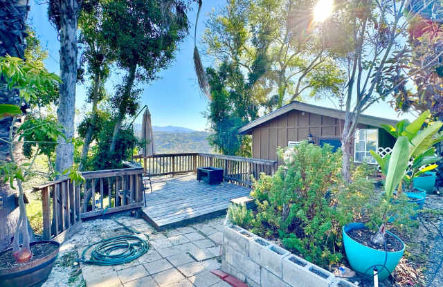 Unique and Rustic Detached Guest Home Unit on Private Country Property Overlooking the Stunning Gird Valley! - 2706 Vía Del Robles, Fallbrook, CA 92028