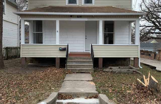 Cute 2 bedroom $750 per month photos photos