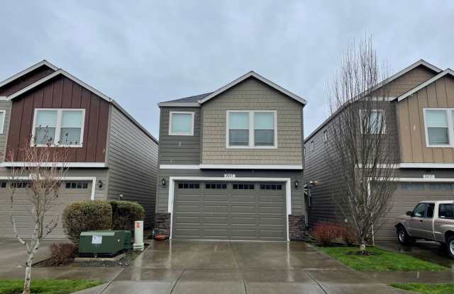 Spacious 3 Bedroom Home with Fenced Yard, Patio, and 2-Car Garage Near Mill Plain. photos photos