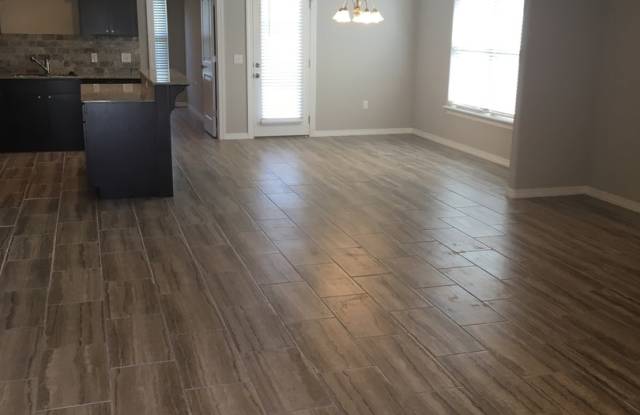 MUST SEE CHARMING HOME!!! Gallery 3