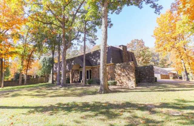 3 Bed / 4.5 Bath - 3902 sq. feet! Gallery 4