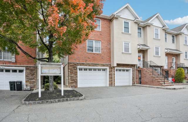 Fully Furnished Townhome for Rent – NO LEASING FEE - 29 Michael Lane, Wallington, NJ 07057