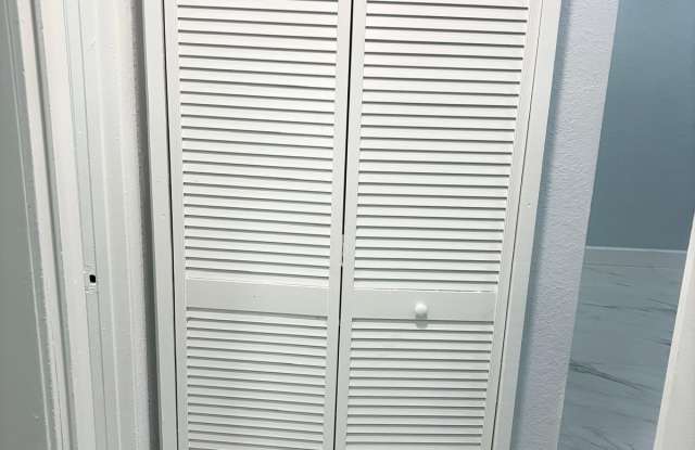 1201 NW 30th Avenue unit: 1-4 photos photos