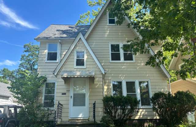 Beautifully Renovated 4-Bedroom Home in Cleveland Heights – Section 8 Welcome! photos photos