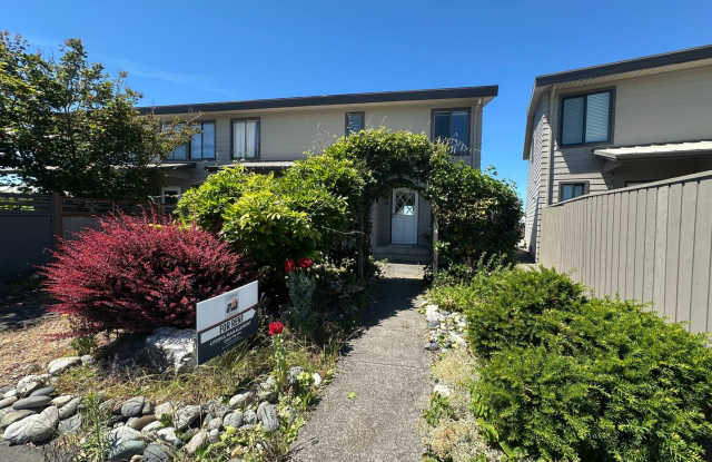 Move-In Special! 1/2 Month off Rent! 2 Bed 2 Bath Waterfront Condo in Sandy Point photos photos