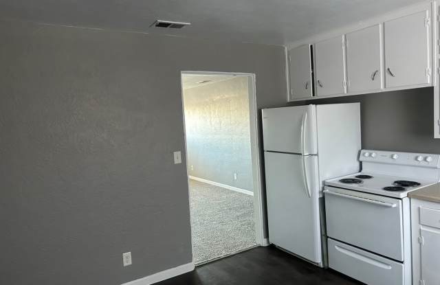 The Perfect 2 bedroom apartment for you!! - 1016 Forest Court, Kansas City, KS 66103 The Perfect 2 bedroom apartment for you!! - 1016 Forest Court, Kansas City, KS 66103