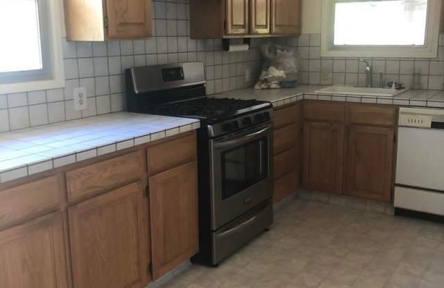 Quiet 3 bedroom 2 bath SRJC Neighborhood !! Gallery 4