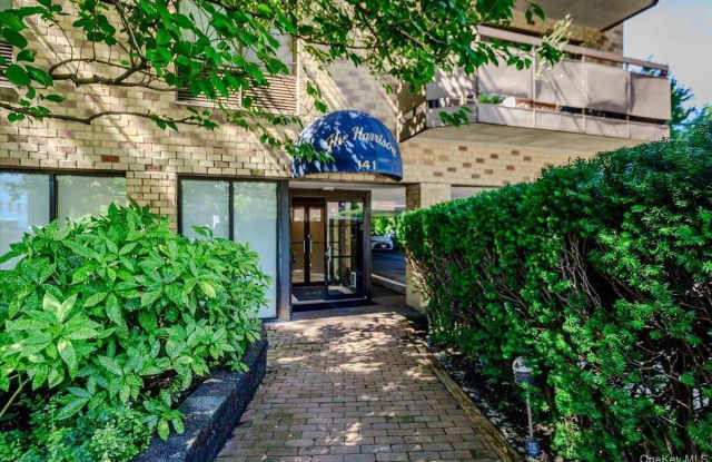 141 Great Neck Road Gallery 2