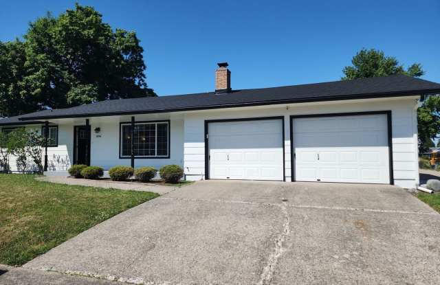 2 Bedroom 1.5 Bath Washer Dryer Included in South Salem w/Fenced Back Yard - 896 Mahaya Court Southeast, Four Corners, OR 97317