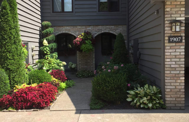 1907 Savannah Parkway - 1907 Savannah Pkwy, Westlake, OH 44145