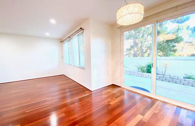 For Rent 3BR/2.5 BA Charming 2 Level Detached Home In Carmel Valley, Gated Community 2 Car Garage Gallery 4