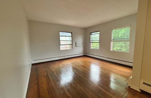 Spacious 3-Bedroom Apartment – Heat & Hot Water Included! Gallery 2