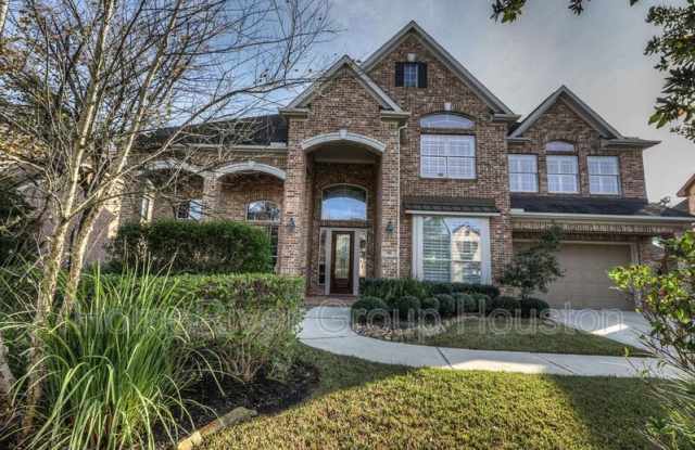 82 W Cove View Trl - 82 West Cove View Trail, The Woodlands, TX 77389