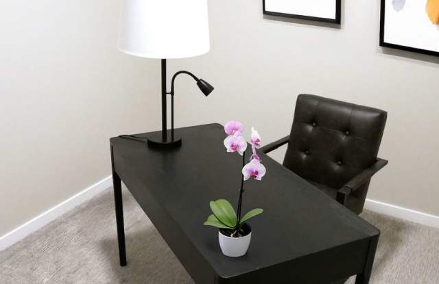 Fully Furnished 1 bedroom with Den! Short Term Lease Available Gallery 3