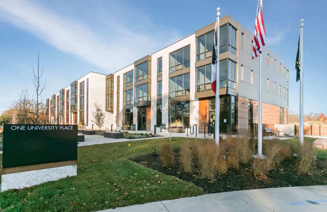 1300 Melrose Ave - 202 photos photos