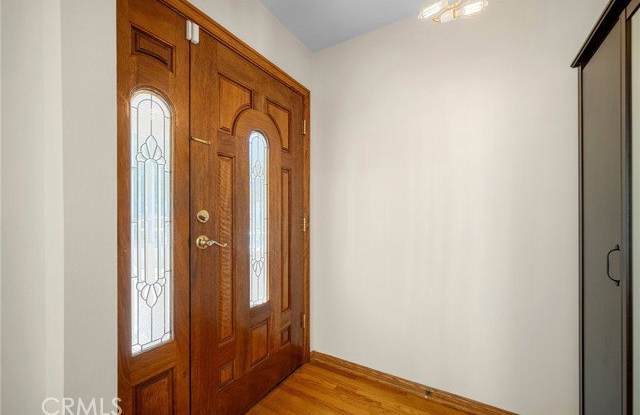 2225 East Glenoaks Boulevard Gallery 4