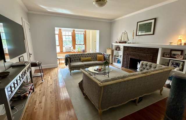 5606 N Kenmore Avenue Gallery 2