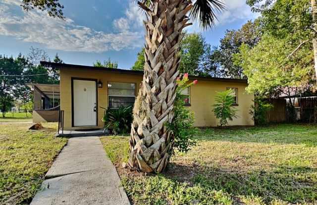 344 Wildwood Lane - 344 Wildwood Lane, Bellair-Meadowbrook Terrace, FL 32073