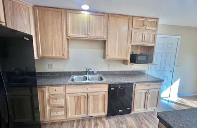 Large Corner Lot 3 bed/2.5 Bath in NE Bend! 2521 NE Cretia Gallery 3
