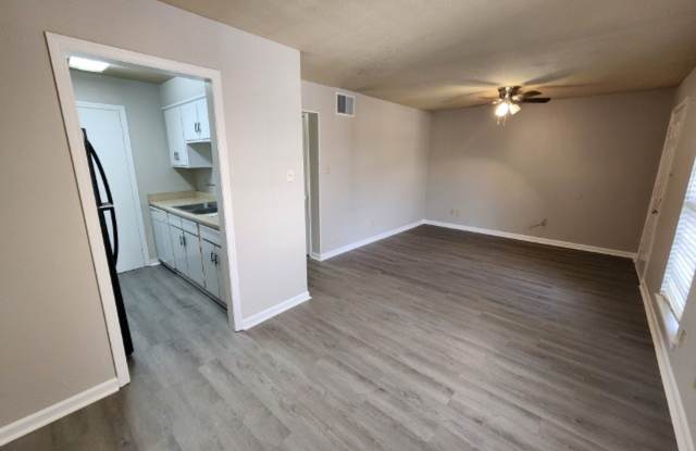 Welcome Home to Barton Oaks Apartments #48 for rent - *Move in Special - $0 Deposit option* - Please read the full description* Gallery 3