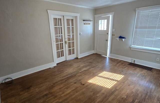 Spacious Denver Home with Convenient Location!!  3 MONTH LEASE ONLY!!!! Gallery 3