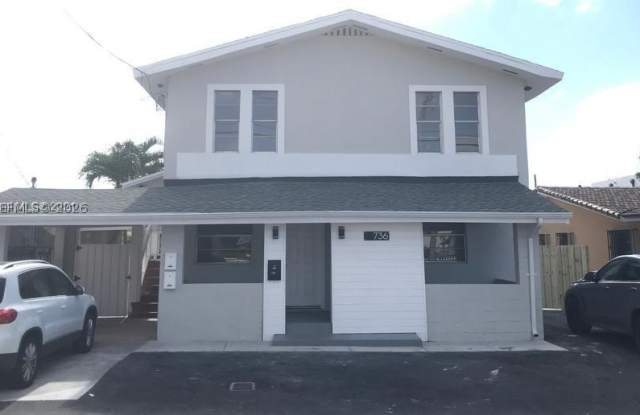 736 NW 22nd Ct Gallery 1