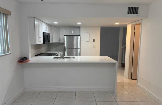 8031 Lagos De Campo Blvd photos photos