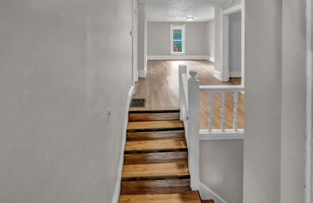 1120 Washington St Gallery 4
