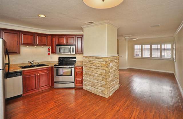 Immaculate Upper End 1 Bed 1 Bath Condo in Gated Community photos photos