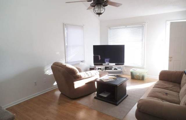 206 Bracken Place Gallery 2