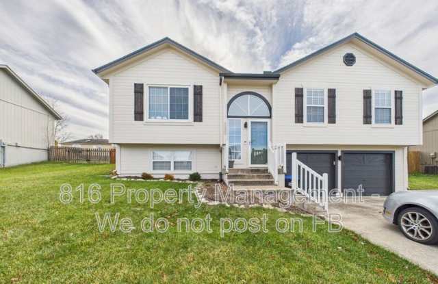 1305 Aspen Dr - 1305 Aspen Drive, Greenwood, MO 64034